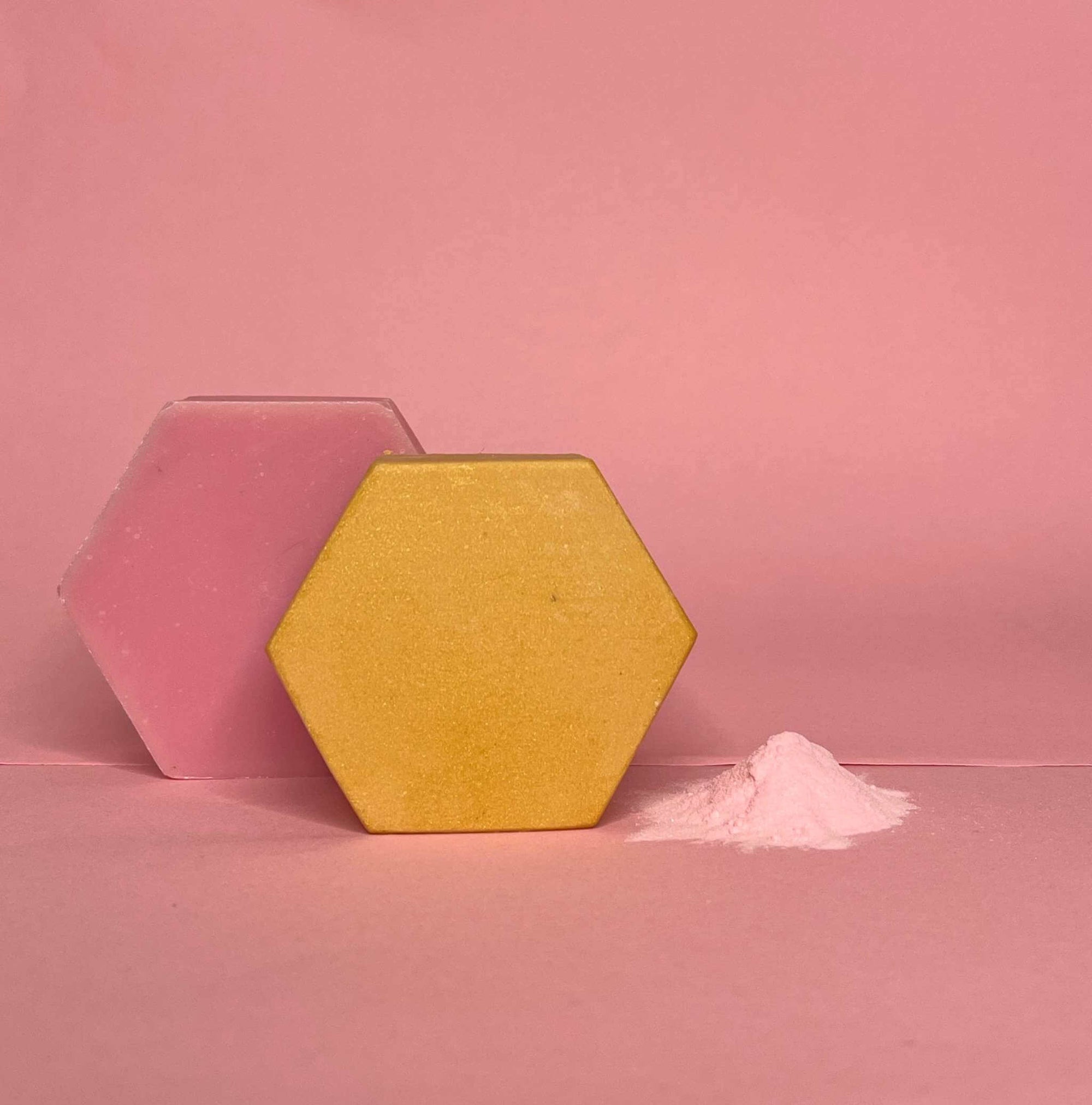 Uusi jauhemainen kasvovesi Luminous hexagonal solid containers with pink powder on pink background