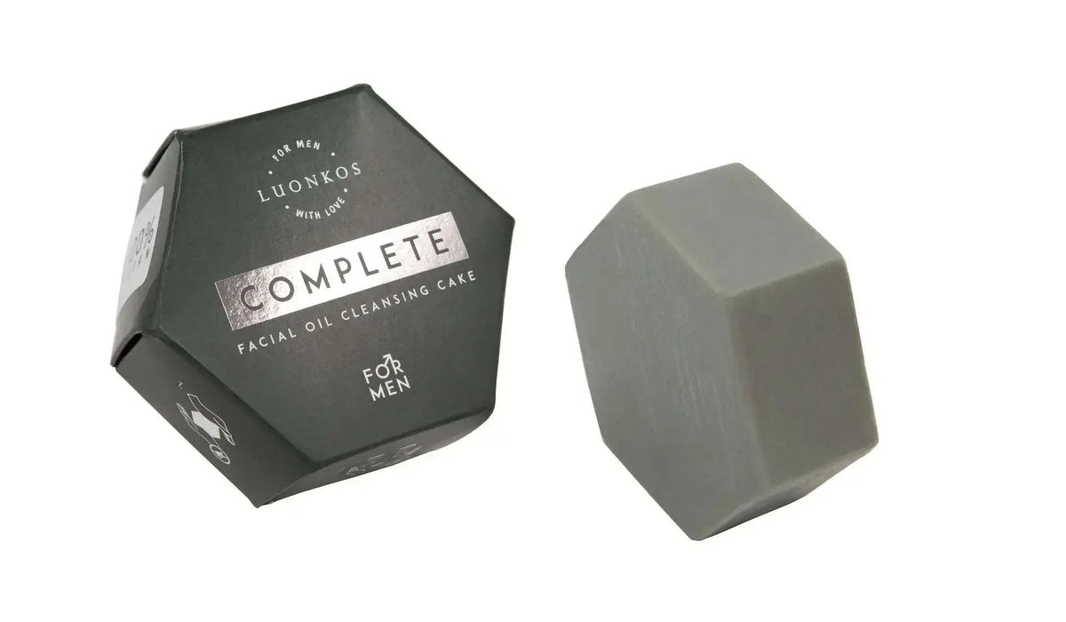 Complete facial oil cleansing cake for men with natural ingredients, charcoal, and moisturizing properties for balanced skin and impurity control.
