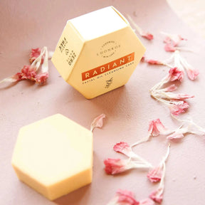SECONDS Radiant facial oil cleansing cake