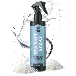 Striking Viking Sea Salt Spray miehille luonnolliseen volyymiin ja rantatyyliin merisuolan ja ocean blue -tuoksun kanssa